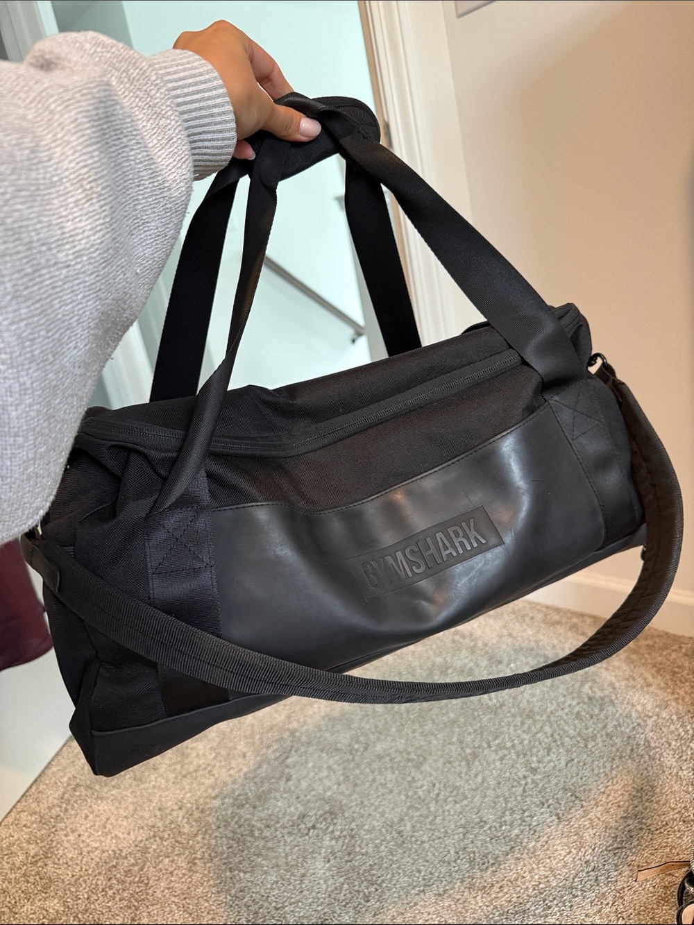 Gymshark Everyday Holdall Gym Bag | Black | Small Duffel with Pouch